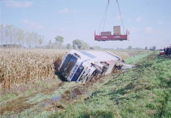 Salvage of cargo from a semi-trailer which ran off the motorway into a ditch. -- ALL RIGHTS RESERVED --